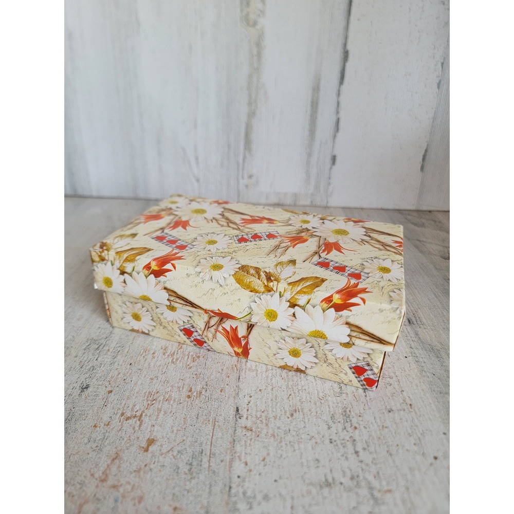 Vintage daisy flower cardboard gift box present hearts Xmas home decor